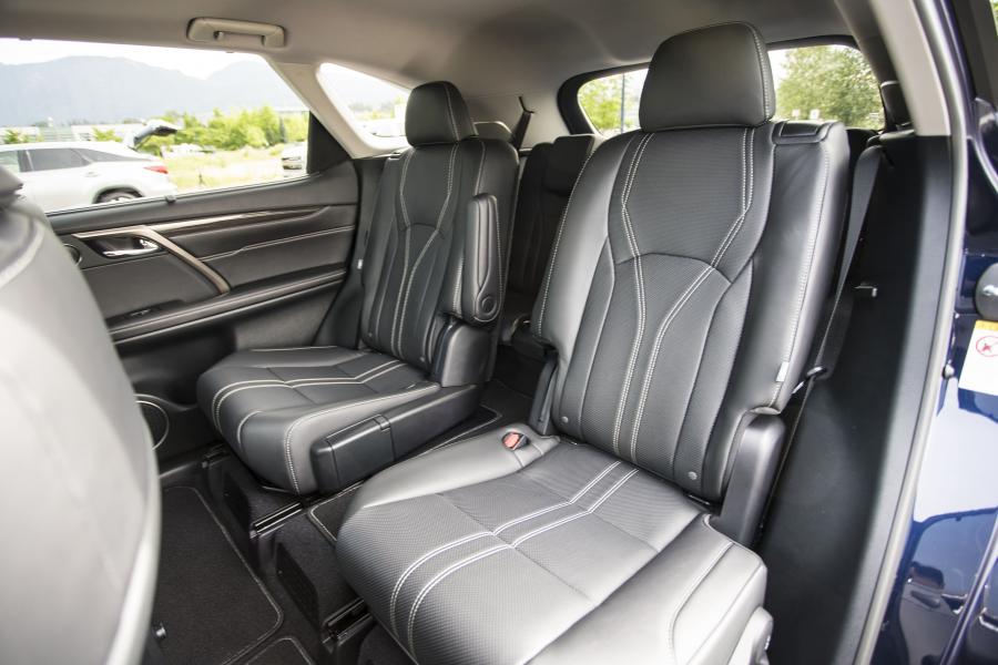 Интерьер Lexus RX450hL 2018 года  (NA) (фото 10 из 24)